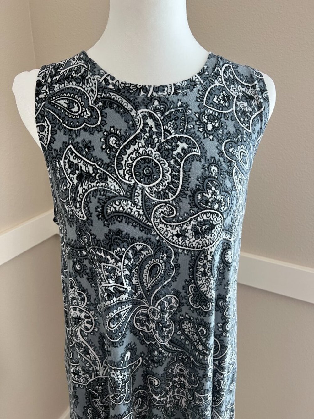 Ann Taylor LOFT Slate Blue Paisley Sleeveless Swing Shift Dress - Size Medium - Picture 2 of 11